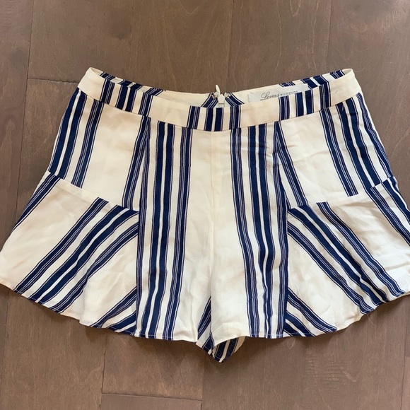 Lovers + Friends Pants - Lovers + Friends LA Flowy Shorts Lovers + Friends Pants - Lovers + Friends LA Flowy Shorts